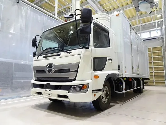 レンジャー 2.2t ワイドベッド付 低温冷凍車 格納ゲート付 リアエアサス 240ps
