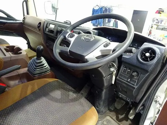 レンジャー 2.2t ワイドベッド付 低温冷凍車 格納ゲート付 リアエアサス 240ps